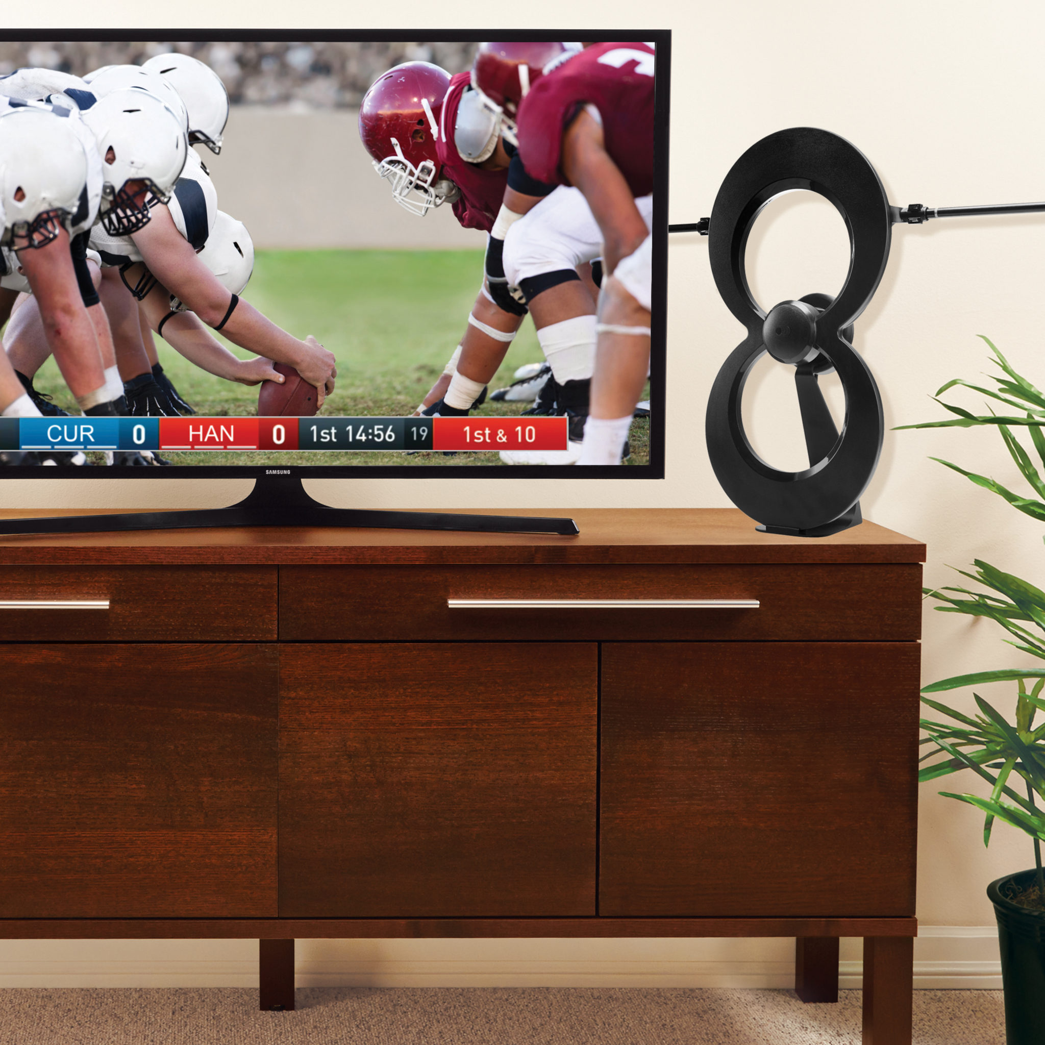 Indoor ClearStream MAX-V on tv stand